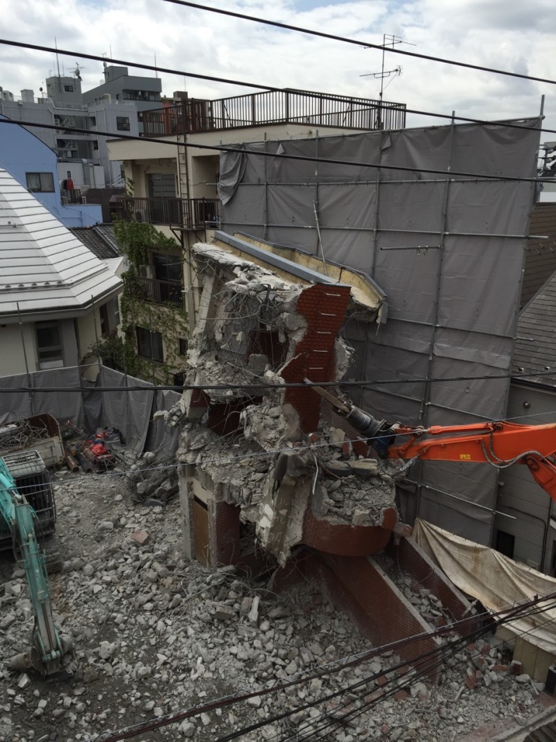 倒壊寸前 ビル解体にはご注意ください 解体業界の透明化に日々奮闘するスタッフブログ